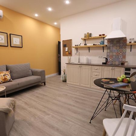 יירבאן Hotelise I Blue-Poppy Apartment מראה חיצוני תמונה